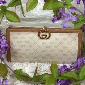 Gucci vintage cream/tan checkbook wallet